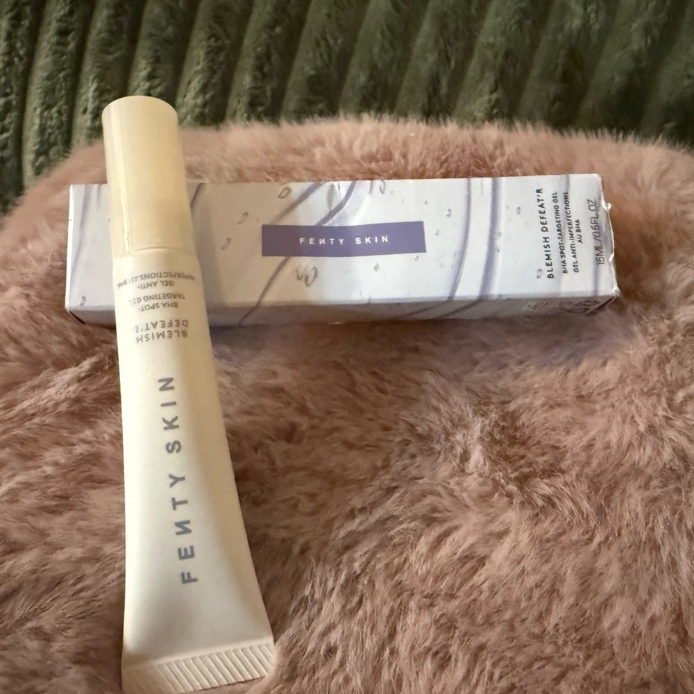 Fenty Beauty Blemish Defeat'r Gel - Cream
15ml=travel size - Picture 2 of 2